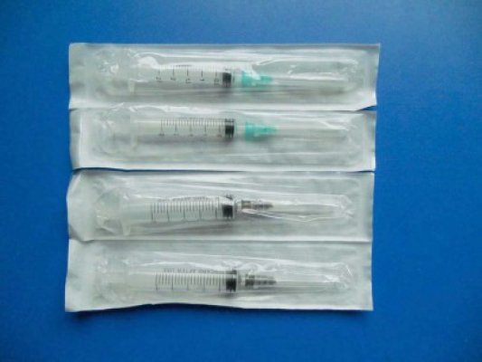Spitalul Judeţean cumpără seringi şi truse de anestezie